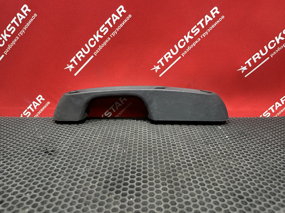 Ручка решетки радиатора левая