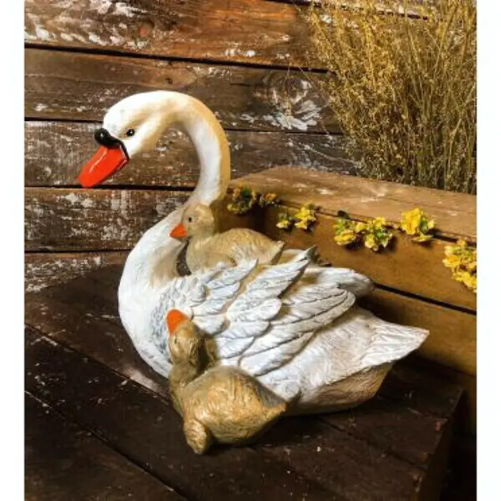 Фигура из гипса «Лебедь с детками» 32*26 см белая