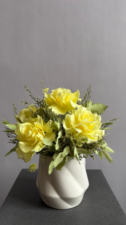 Композиция в кашпо Цинния