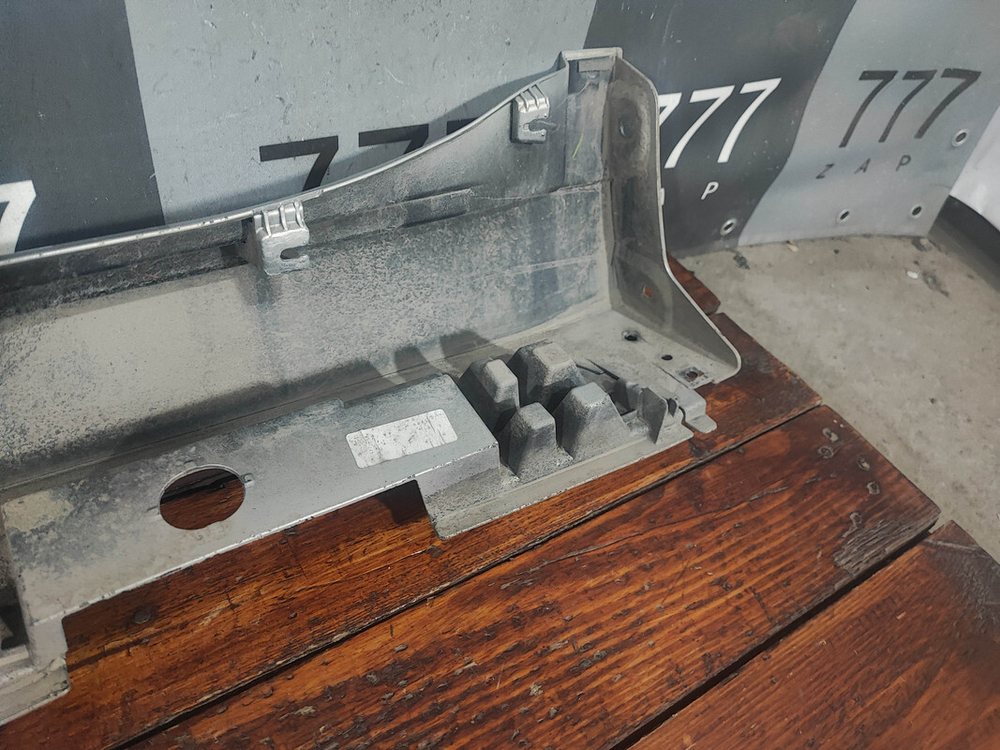 Накладка порога правого Lexus ES 7 18-нв Б/У Оригинал 7585133916