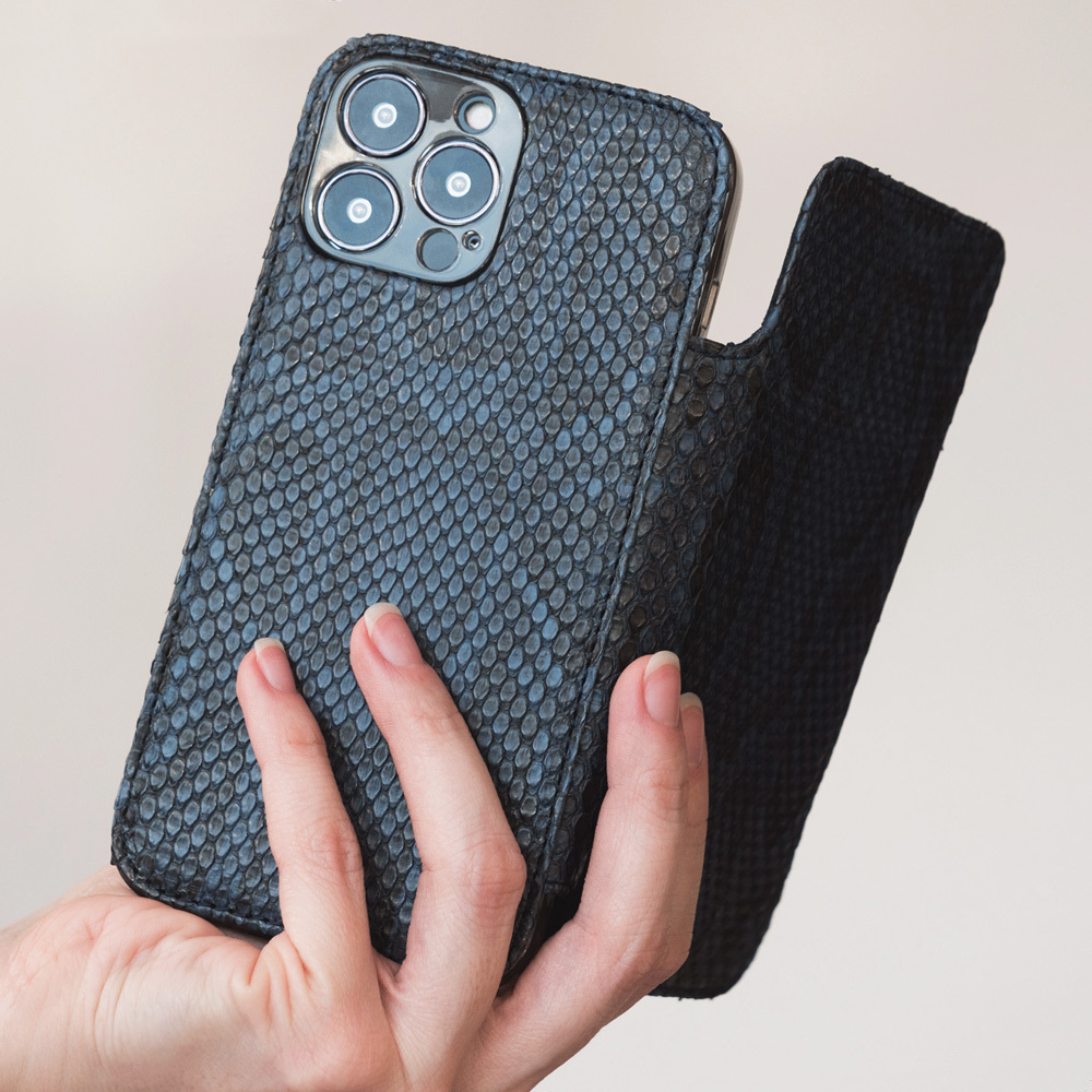 Чехол-книжка кожаная для iPhone 16 Pro Max, питон синего цвета