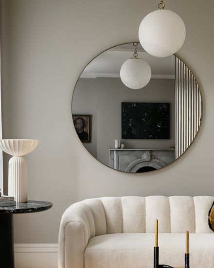 Круглое зеркало в раме “Нолан” – M