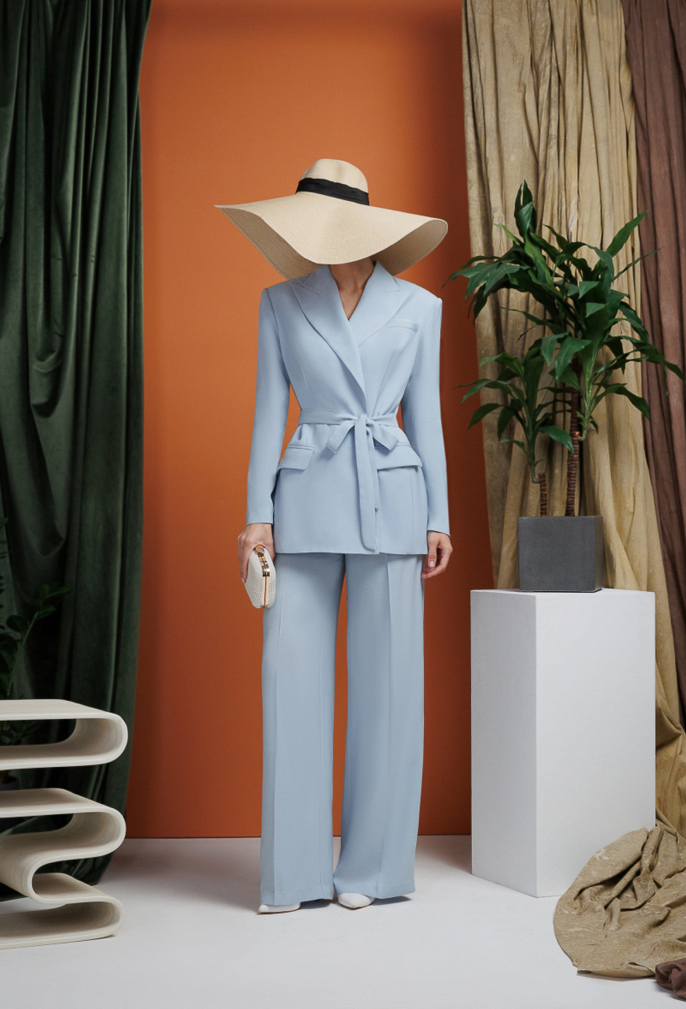 Брючный костюм с поясом белый 14-01-25 SS