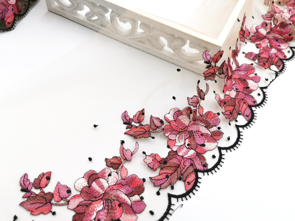 Вышивка на сетке, 19см, ПРАВАЯ, цветы на телесном фоне (Артикул: VS-2031), м