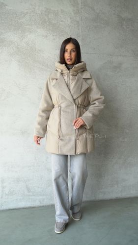 Бежевый комбинированный пуховик-пальто на кулиске