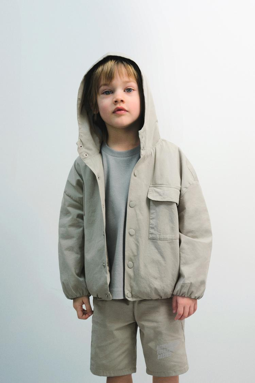 ZARA КУРТКА С КАПЮШОНОМ И ЛОГОТИПОМ, СВЕТЛО-БЕЖЕВЫЙ