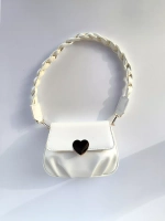 Сумка через плечо маленькая.