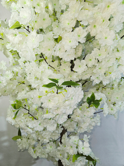 Сакура 170см белая в кашпо