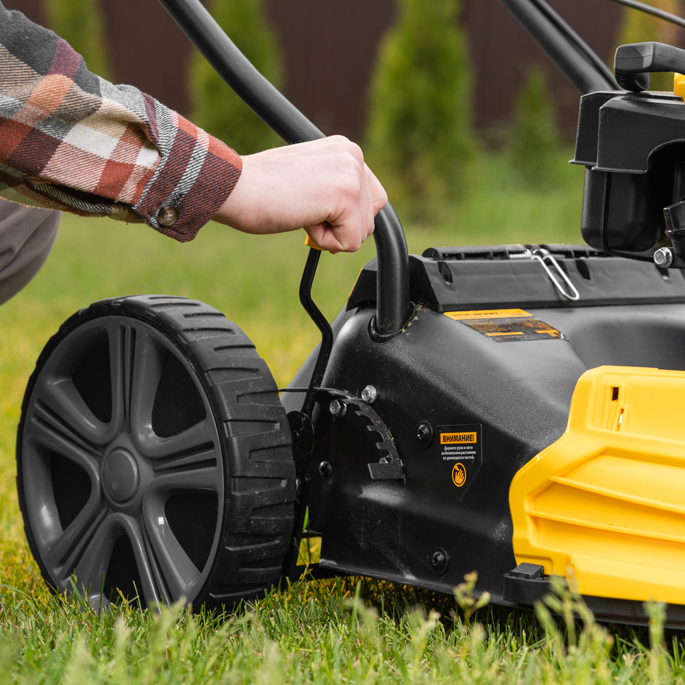 Газонокосилка бензиновая GLD-460SP, 146 куб.см, ширина 46 см, привод 7 уровней, травосборник 50 л Denzel