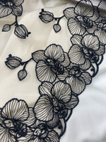 Кружево телесное с черными цветами Орхидеи 22,5 см