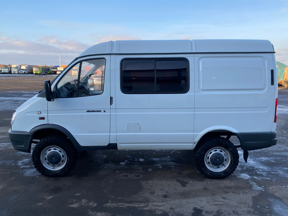 GAZ SOBOL Цельнометаллический 27527 (Бензиновый, 2,7 л, 107 л.с, 4WD)