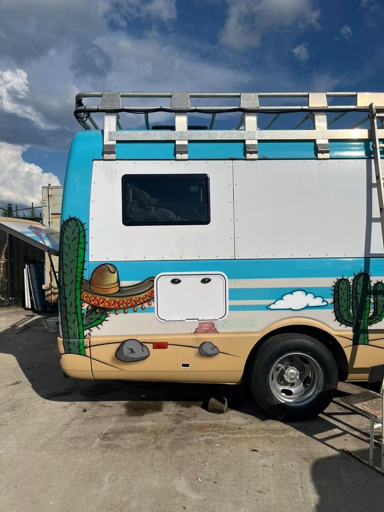 Окно откидное Mobile Comfort W7040P 700x400 мм, штора плиссированная, антимоскитка