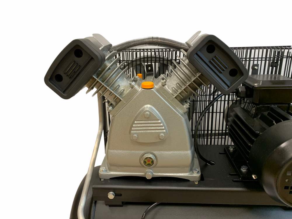 Компрессор поршневой 50.LB30A REMEZA (Белоруссия): 420 л/мин., 10 бар, ресивер 50 л., 2,2 кВт, 220В, габариты без упак. 850х450х770 мм, 88 кг.