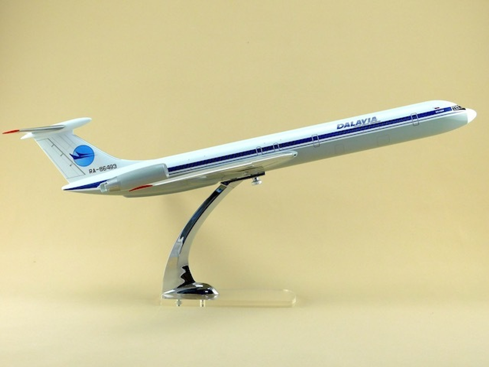 Модель самолета Ил-62М (М1:100, Дальавиа)