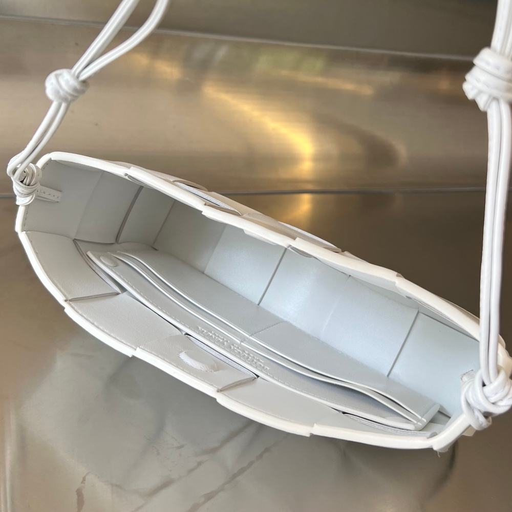 Bottega Veneta Cassette Pouch On Strap 22 cm
