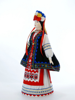 Кукла коллекционная в Украинском девичьем праздничном костюме.