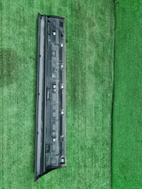 Накладка двери перед. VW Touareg 2 NF 10-18 R-line