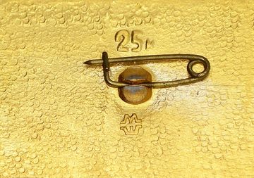 Значок "Фильм Сказка Три дровосека" СССР, булавка