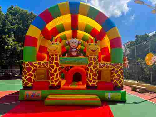 Коммерческий надувной батут «Страна Сафария 2» с крышей, 10x5x5 м.