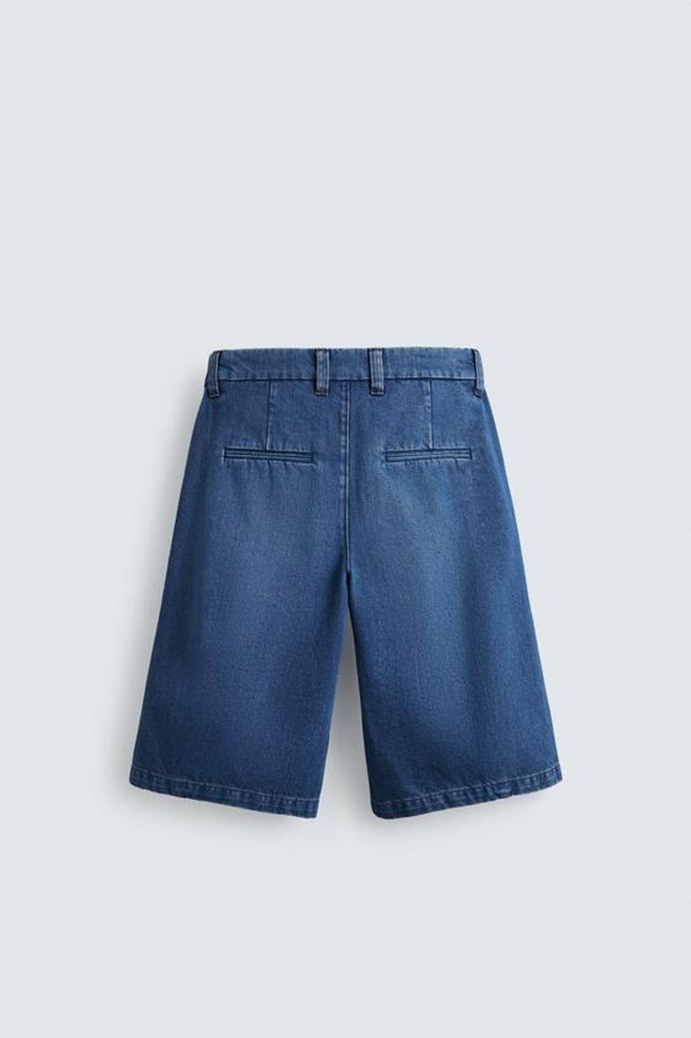 ZARA ДЖИНСОВЫЕ ШОРТЫ RELAXED FIT С ЗАЩИПАМИ, СИНИЙ
