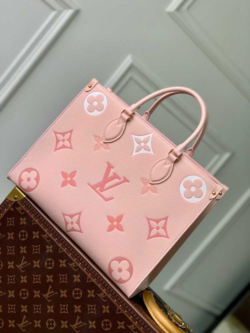 Louis Vuitton OnTheGo MM