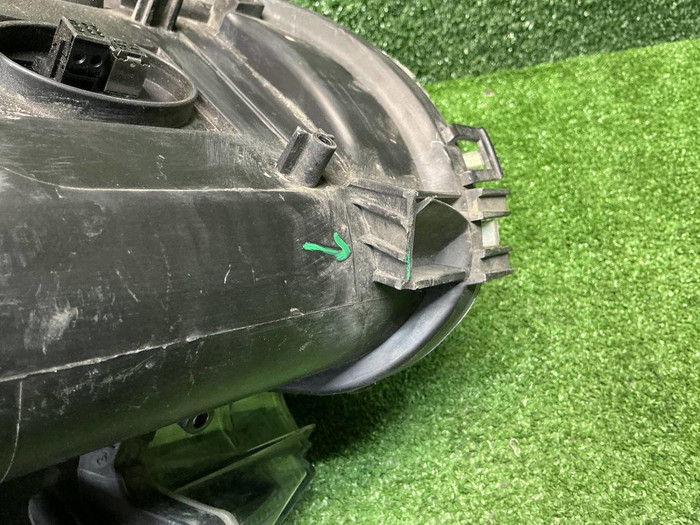 Фара правая Mini Hatch R56 (2010-2013) ксенон