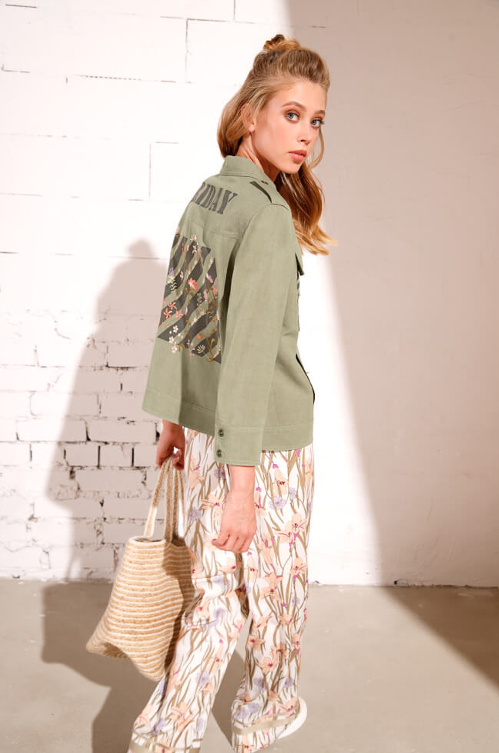 3606 Брюки женские (молочно-цветочный принт)