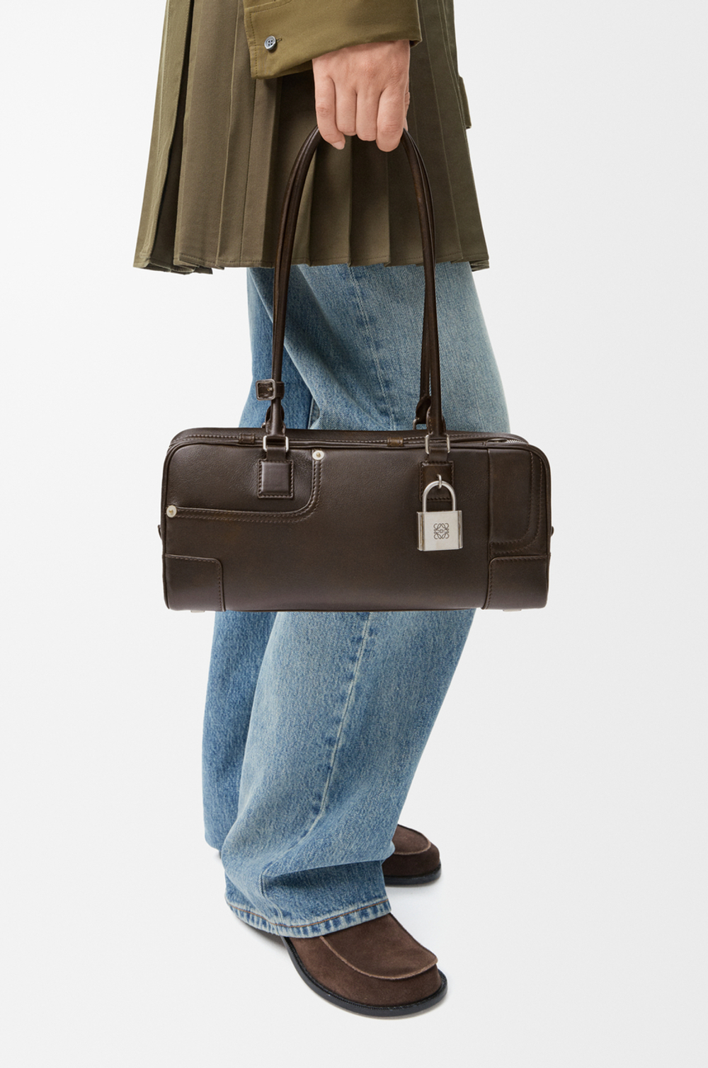 Loewe Укороченная сумка Panta Amazona 31 из блестящей телячьей кожи, темно-коричневый
