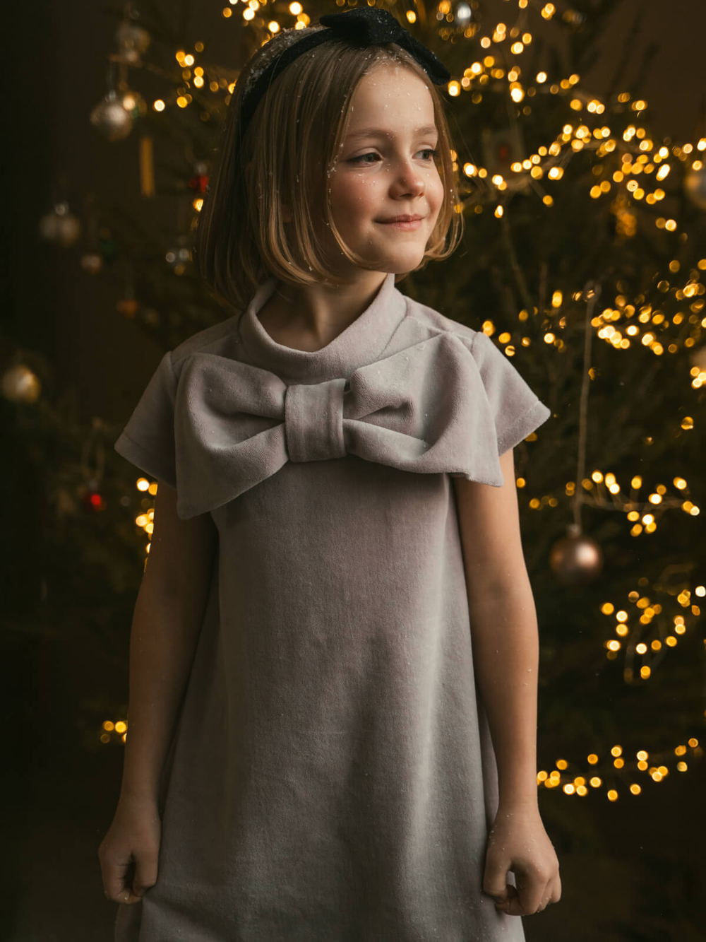 Велюровое платье Mjölk White Sand, с бантом