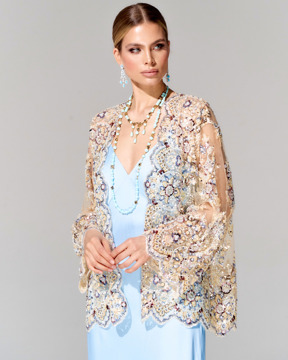 Укороченный кардиган с вышивкой ручной работы