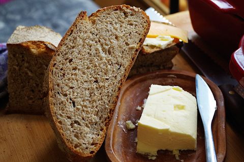 Хлеб с 40% ржаной муки и тмином на закваске