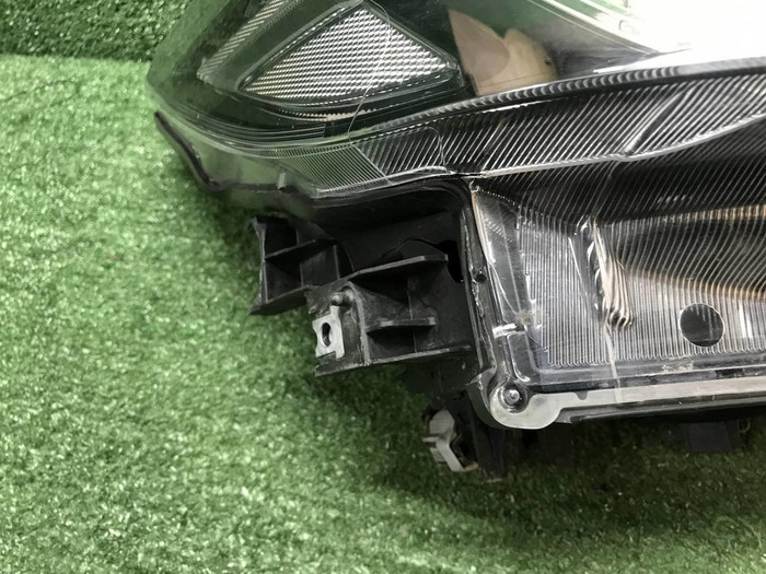 Фара правая Subaru Forester 5 SK (18-21) LED