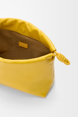 Loewe Сумка Flamenco среднего размера из лакированной кожи ягненка наппа, желтый