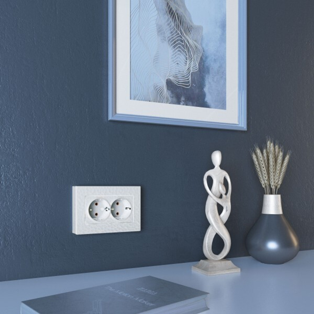 Розетка двойная с заземлением (hammer белый)