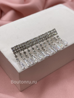 Брошь серебристая в стразах