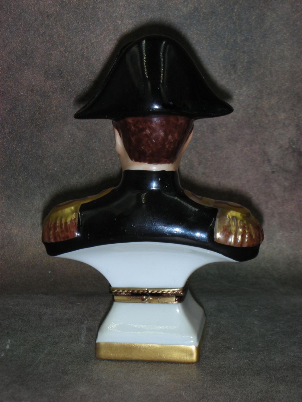 Статуэтка. Фарфор. Наполеон Бонапарт шкатулка. Limoges. Франция