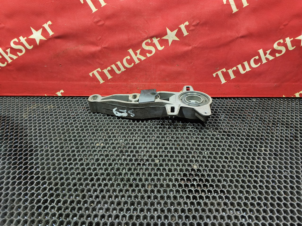 Кронштейн интеркулера правый 2019г.