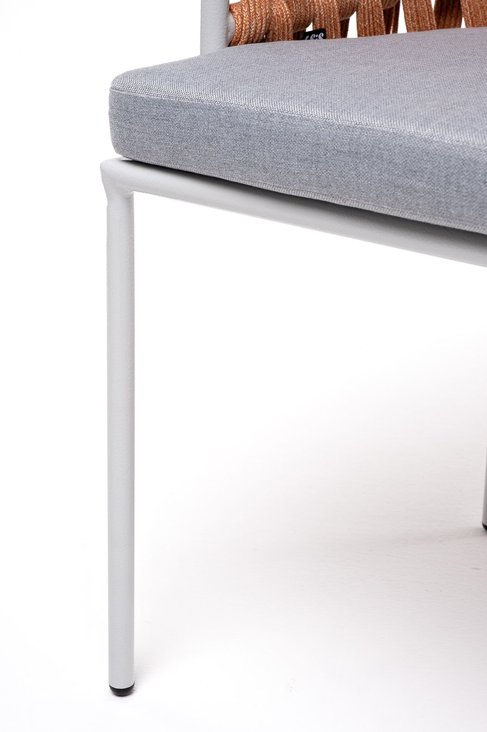 "Диего" стул плетеный из роупа, каркас из стали светло-серый (RAL7035) шагрень, роуп оранжевый меланж круглый, ткань светло-серая