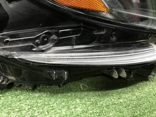 Битая Фара правая Lexus LS 5 (2017-2021) LED