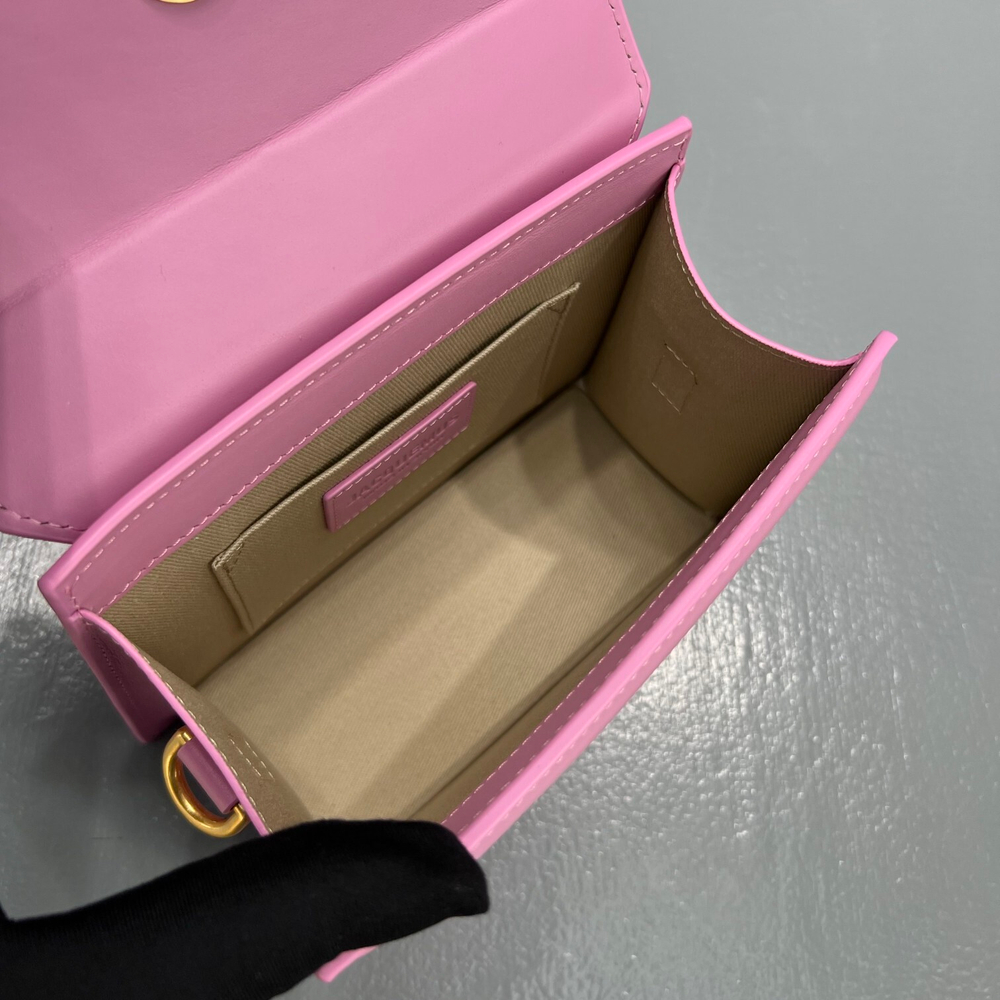 Jacquemus Le Chiquito Moyen 18 cm