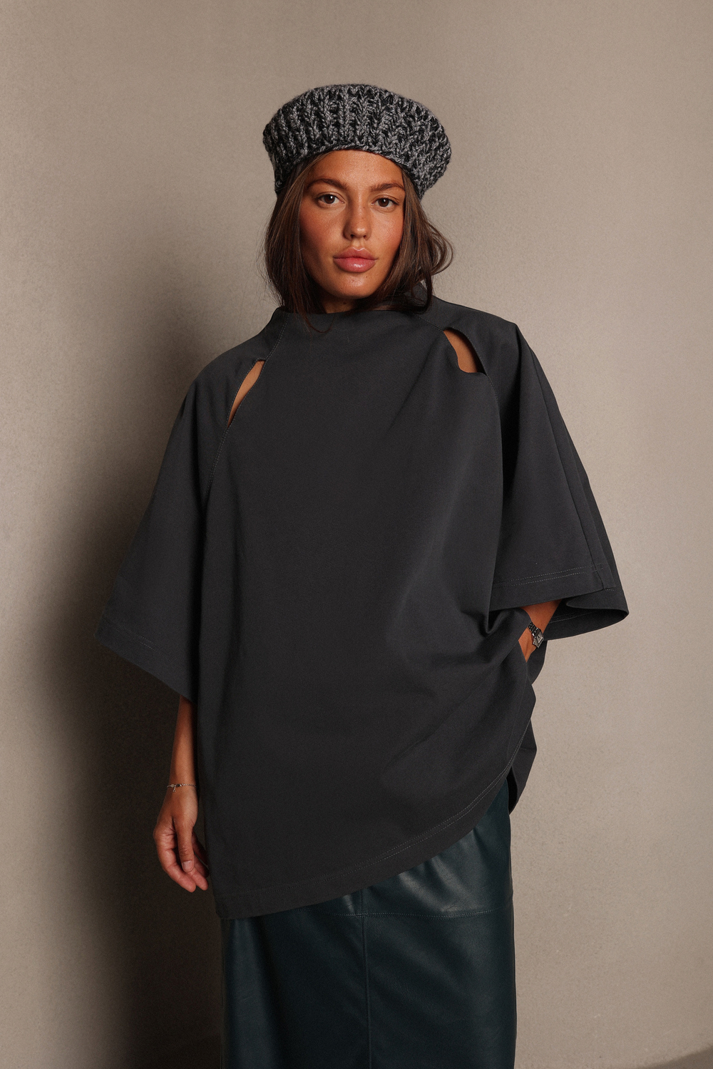 Футболка-реглан с разрезами