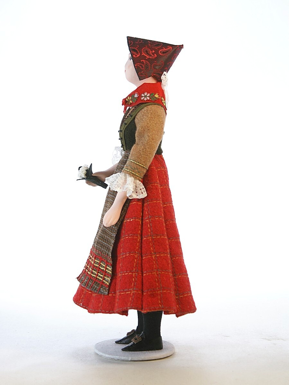 Кукла коллекционная в национальном женском костюме, Датчанка