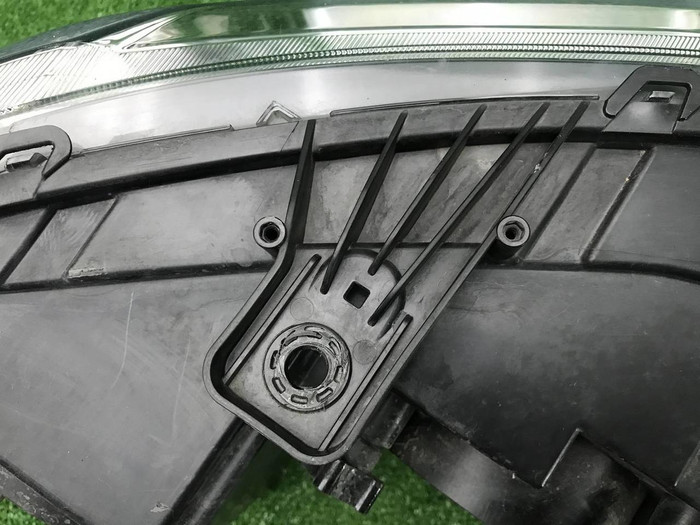 Фара левая Lada Niva Travel (2020-н.в.) галоген