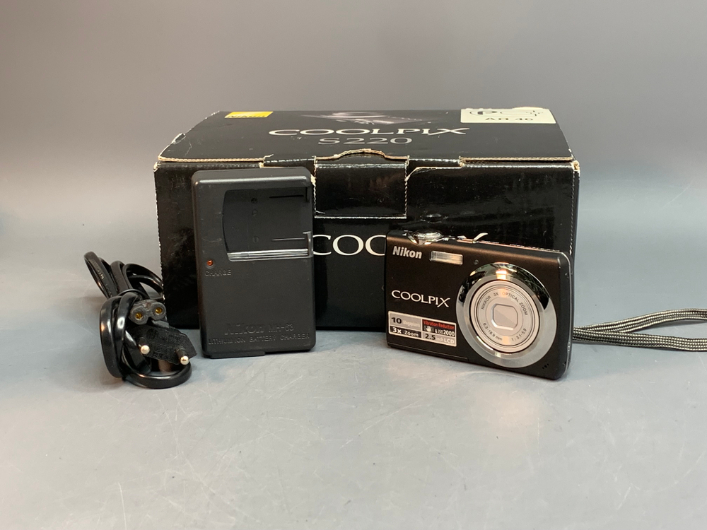 Nikon Coolpix S220