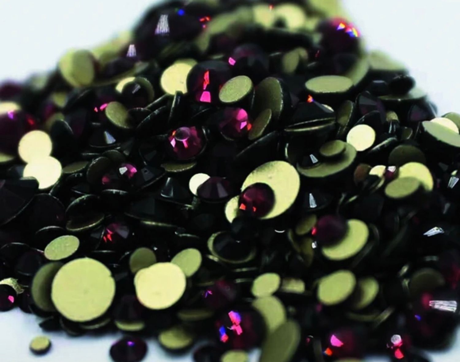 Стеклянные стразы  (размер микс) 1140шт, цвет баклажан