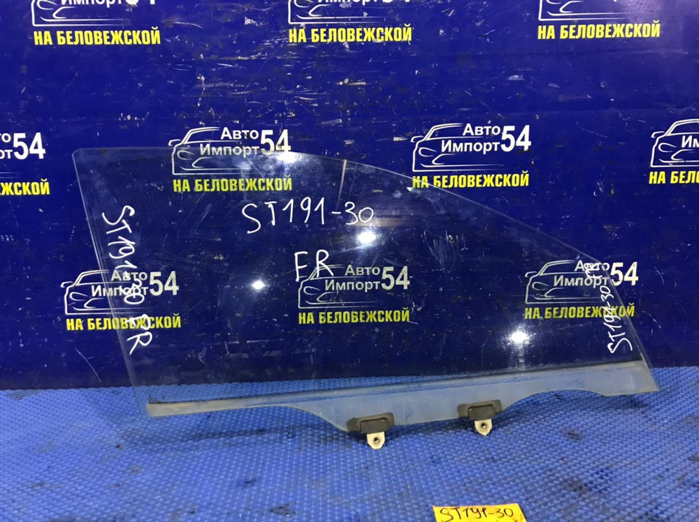 Стекло двери передней правой TOYOTA CORONA 1993