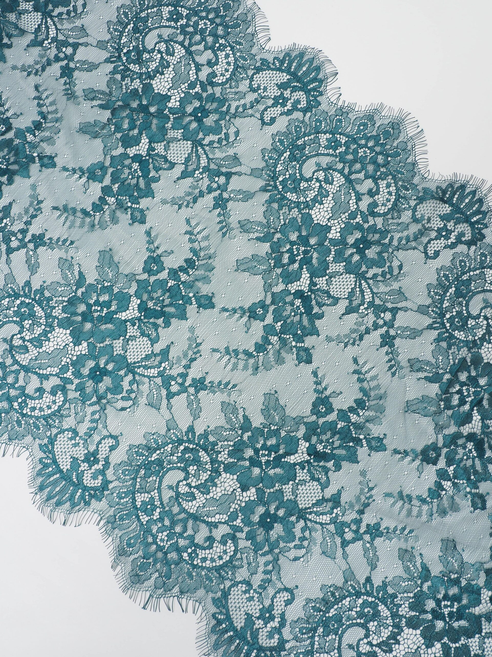 Кружево шантильи сине-зеленое неэластичное ширина 45 см купон 2,9 м БРАК