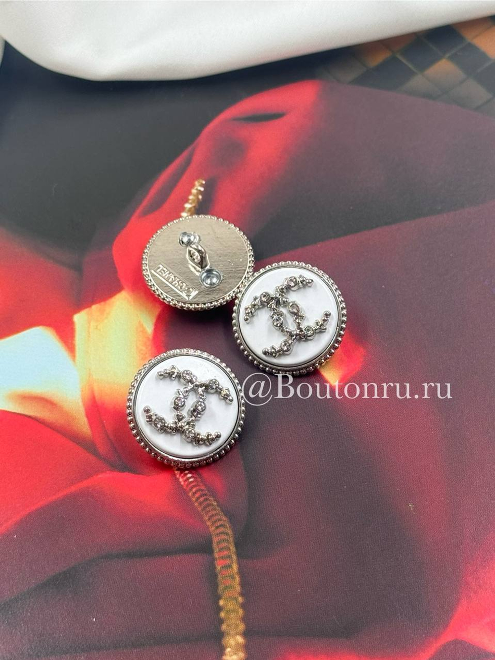 Пуговицы Шан. Белые серебро 20 мм матовые