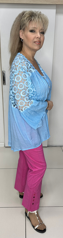 Итальянская голубая ажурная туника на пуговицах