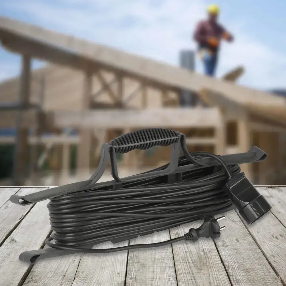 Удлинитель силовой 20м на рамке Intro UF1200 без заземления 1 розетка ПВС 2x0.75мм, строительный садовый для газонокосилки и триммера